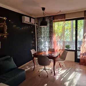 https://homey-art-apartment-next-to-drujba-lake-metro-stations.sofiahotelsbg.com